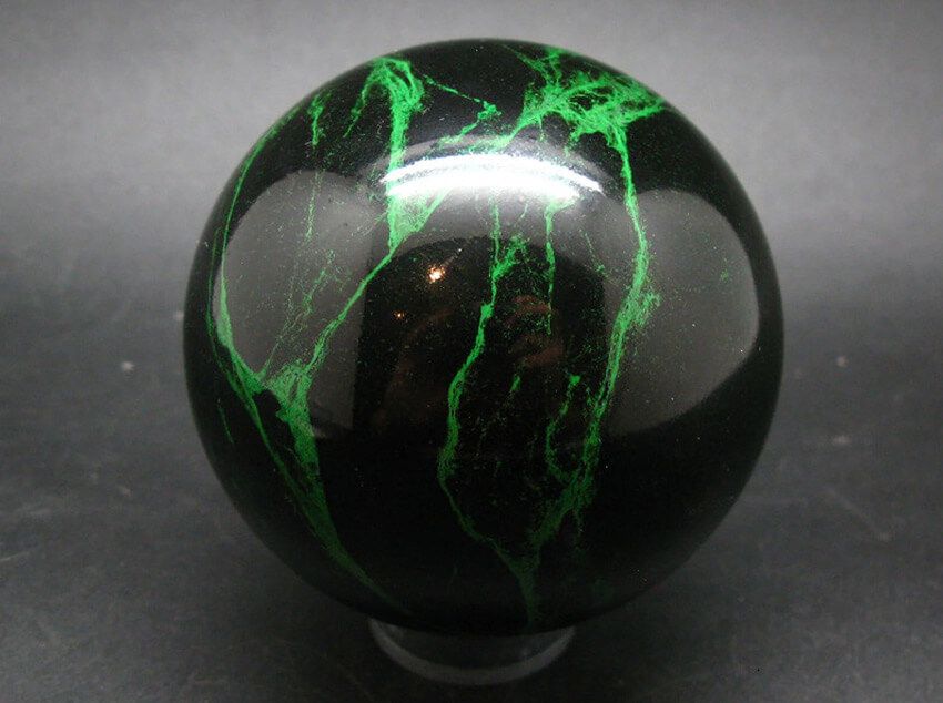 vat_pham_da_Uvarovite